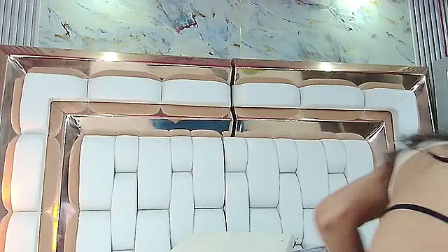 littlee emilyy  online show from March 19, 2:59 am