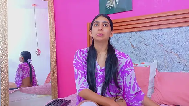 Snapshot of littlee_emilyy_ chatting on April 29, 5:30 pm littlee emilyy online show from April 29, 5:30 pm