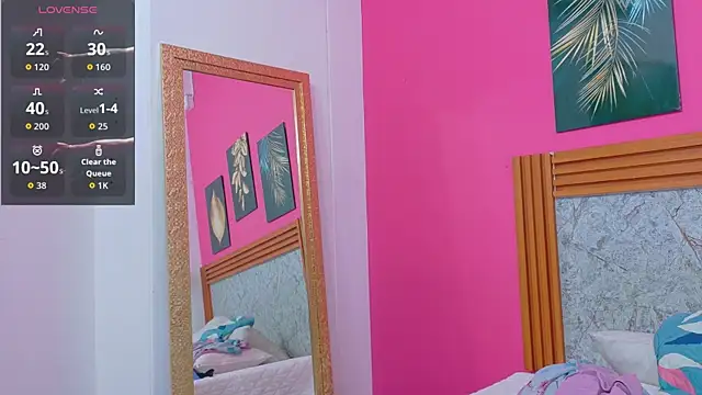 littlee emilyy  online show from April 17, 12:52 pm