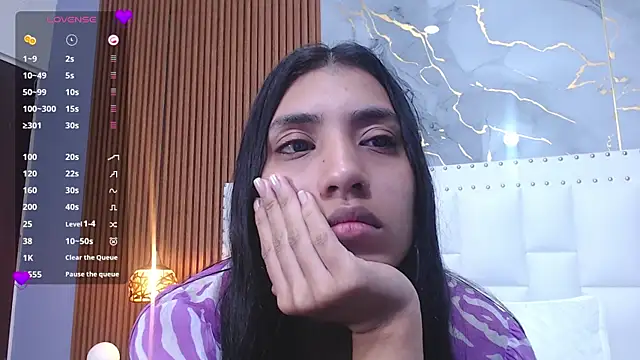 littlee emilyy  online show from January 15, 9:13 am