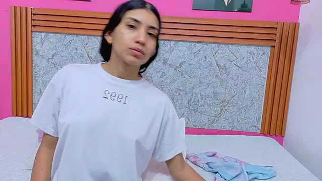 littlee emilyy  online show from March 5, 12:46 pm