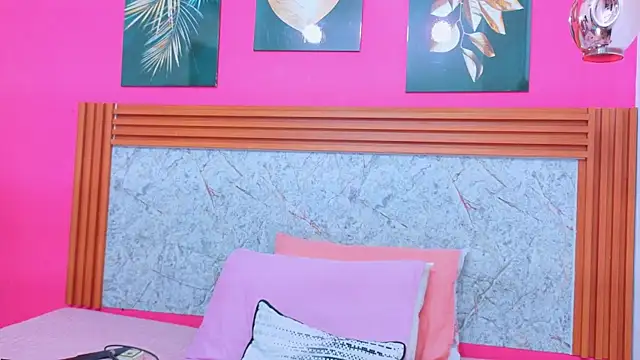 littlee emilyy  online show from March 24, 12:49 pm