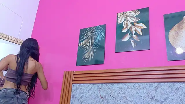 Snapshot of littlee_emilyy_ chatting on May 6, 1:04 pm littlee emilyy online show from May 6, 1:04 pm