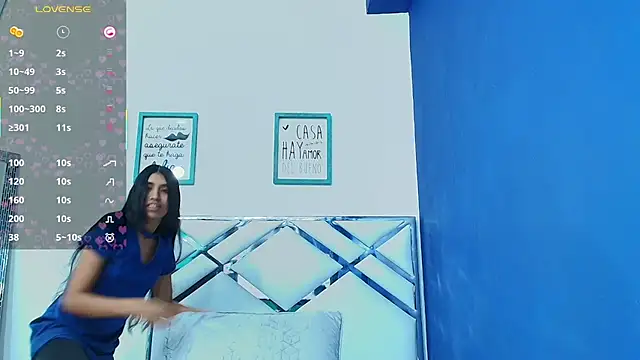 littlee emilyy  online show from February 14, 3:00 am