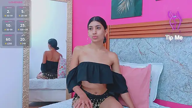 littlee emilyy  online show from April 6, 12:50 pm