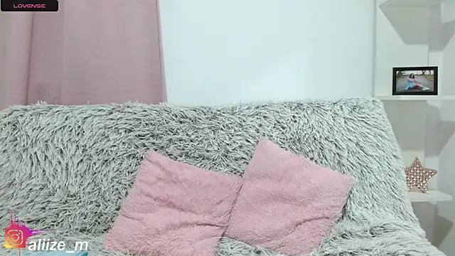 aliicee m online show from March 19, 1:21 am