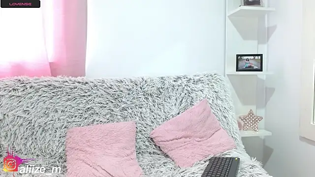 aliicee m online show from March 12, 6:53 pm