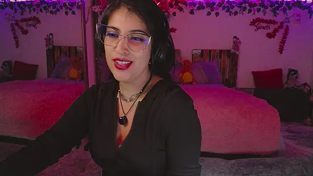 Snapshot of azahar__ziiz chatting on November 10, 10:26 pm azahar ziiz online show from November 10, 10:26 pm