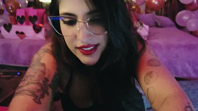 Snapshot of azahar__ziiz chatting on June 20, 12:15 am azahar ziiz online show from June 20, 12:15 am