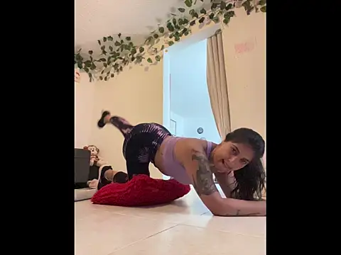 Snapshot of azahar__ziiz chatting on January 9, 5:31 pm azahar ziiz online show from January 9, 5:31 pm