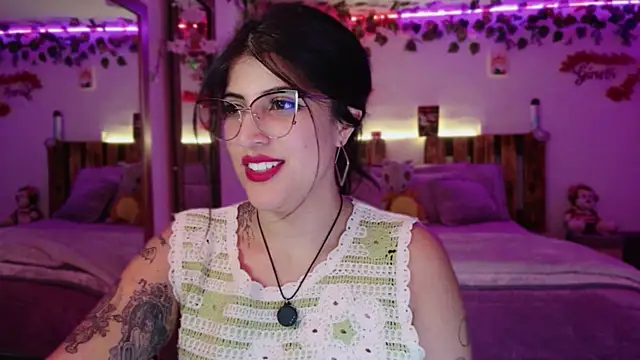 Snapshot of azahar__ziiz chatting on January 10, 5:36 am azahar ziiz online show from January 10, 5:36 am