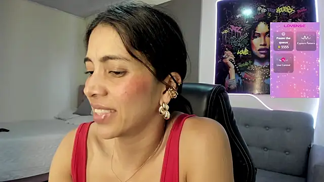 Snapshot of andykiuty chatting on November 28, 8:20 pm andykiuty online show from November 28, 8:20 pm