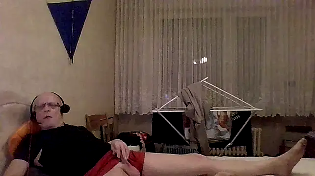 Snapshot of HornyRalfi55 chatting on February 3, 9:50 pm HornyRalfi55 online show from February 3, 9:50 pm