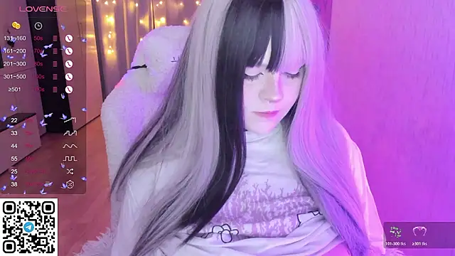 Snapshot of SelenaCute chatting on February 5, 4:41 am SelenaCute online show from February 5, 4:41 am