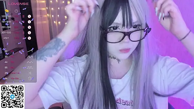 Snapshot of SelenaCute chatting on February 16, 8:13 am SelenaCute online show from February 16, 8:13 am