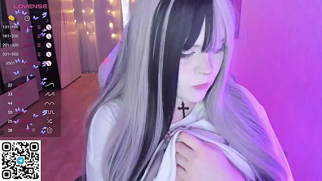 Snapshot of SelenaCute chatting on February 17, 11:18 am SelenaCute online show from February 17, 11:18 am