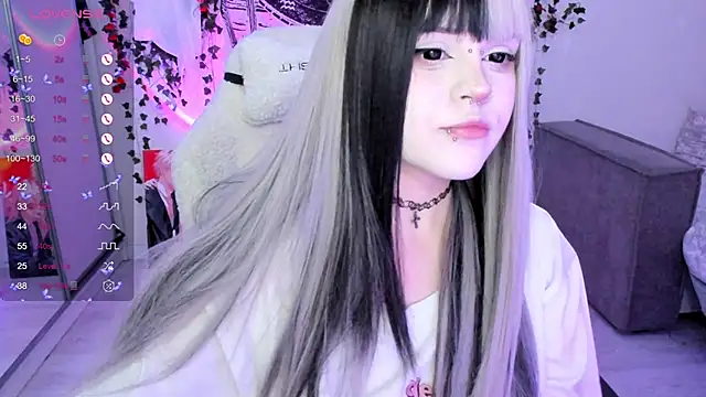 Snapshot of SelenaCute chatting on November 23, 12:04 pm SelenaCute online show from November 23, 12:04 pm