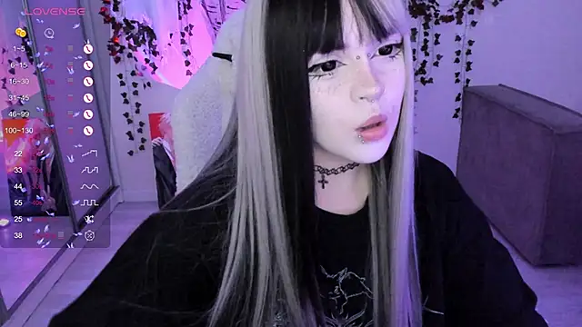 Snapshot of SelenaCute chatting on November 5, 11:57 am SelenaCute online show from November 5, 11:57 am