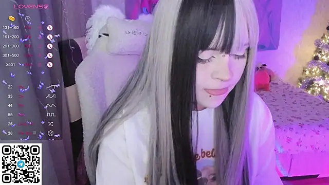 Snapshot of SelenaCute chatting on December 16, 7:12 am SelenaCute online show from December 16, 7:12 am