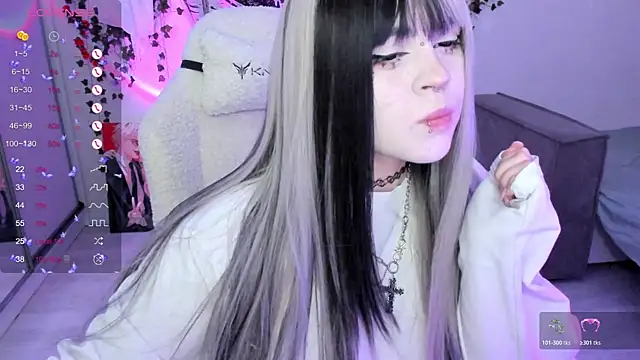 Snapshot of SelenaCute chatting on November 20, 4:35 am SelenaCute online show from November 20, 4:35 am