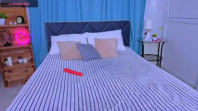 Snapshot of LucieHells chatting on February 3, 1:27 am LucieHells online show from February 3, 1:27 am