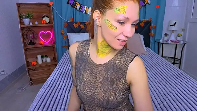 Snapshot of LucieHells chatting on October 30, 1:26 am LucieHells online show from October 30, 1:26 am