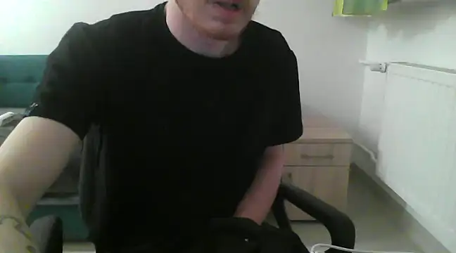 Snapshot of cute69lolipop chatting on January 18, 4:37 am cute69lolipop online show from January 18, 4:37 am