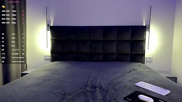 NotElis online show from April 4, 2:56 pm