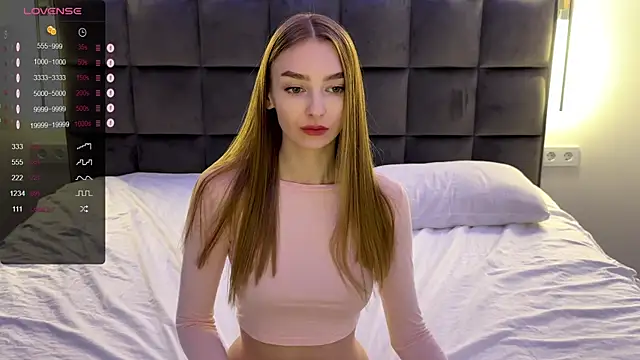 Snapshot of NotElis chatting on February 17, 7:33 pm NotElis online show from February 17, 7:33 pm