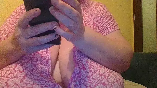 Nataliesbestjuggs online show from October 29, 3:33 pm