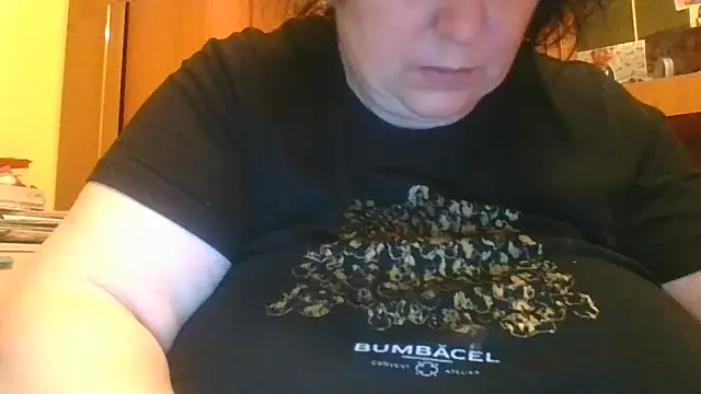 Nataliesbestjuggs online show from November 14, 10:57 pm