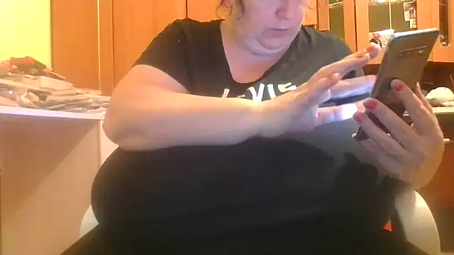 Nataliesbestjuggs online show from September 20, 6:13 pm