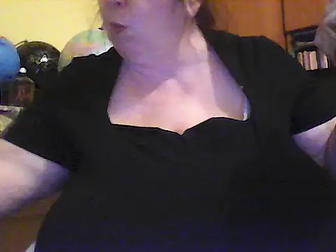 Nataliesbestjuggs online show from May 28, 8:26 pm