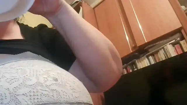Nataliesbestjuggs online show from May 22, 6:39 pm
