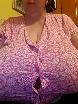 Nataliesbestjuggs online show from October 6, 7:36 pm