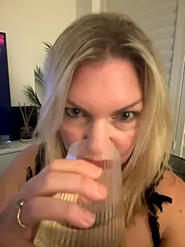 sedymilf online show from October 9, 11:27 pm