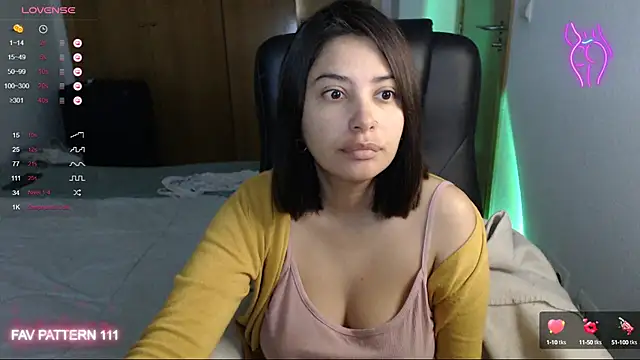 Snapshot of AnnaQueen chatting on February 14, 2:50 am AnnaQueen online show from February 14, 2:50 am