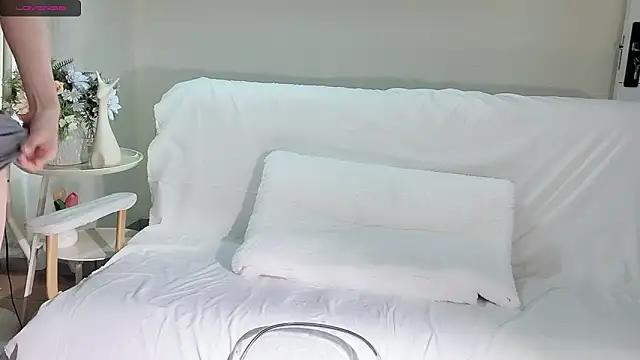 lvy-w online show from March 14, 5:13 am