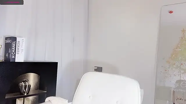 Snapshot of lvy-w chatting on December 15, 12:33 pm lvy-w online show from December 15, 12:33 pm