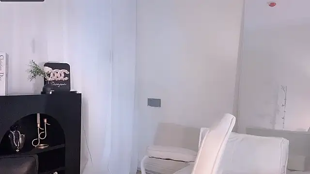 Snapshot of lvy-w chatting on November 13, 2:26 am lvy-w online show from November 13, 2:26 am