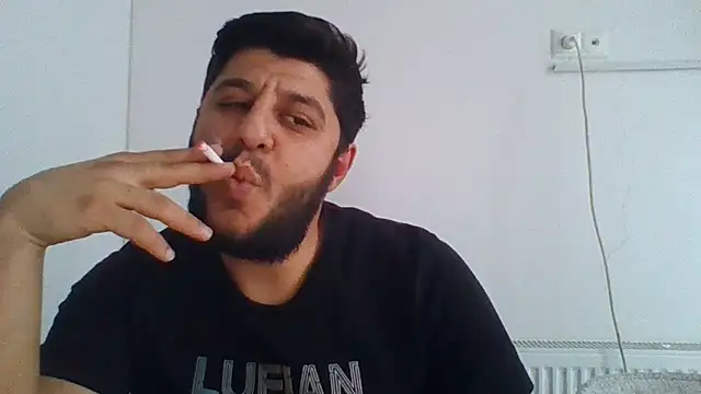 Snapshot of erkekkkadam chatting on December 23, 1:13 pm erkekkkadam online show from December 23, 1:13 pm