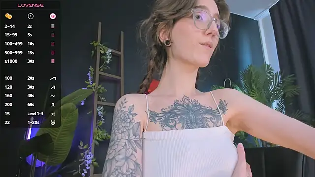 Lola Missy online show from February 22, 5:34 am