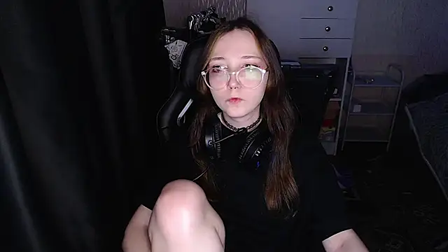 AmeliaKamishiro online show from December 18, 4:22 pm