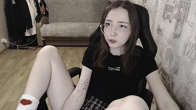 Snapshot of AmeliaKamishiro chatting on January 16, 3:02 pm AmeliaKamishiro online show from January 16, 3:02 pm