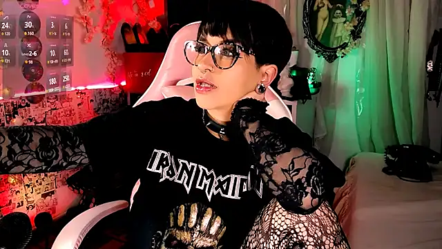 Snapshot of kitty_roxy chatting on October 2, 6:39 am kitty roxy online show from October 2, 6:39 am