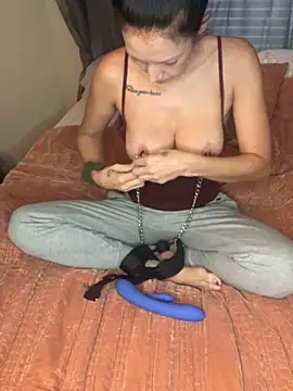 Snapshot of MnM4ever chatting on November 13, 8:46 pm MnM4ever online show from November 13, 8:46 pm