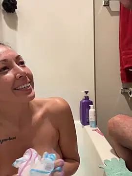 Snapshot of MnM4ever chatting on November 1, 8:30 am MnM4ever online show from November 1, 8:30 am