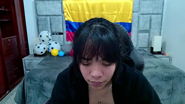 Snapshot of laureentt_ chatting on July 6, 3:13 am laureentt online show from July 6, 3:13 am