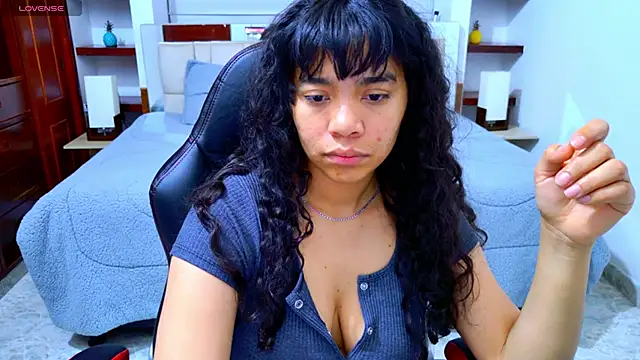 laureentt  online show from November 12, 3:10 am