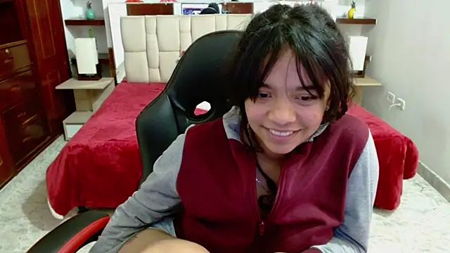 Snapshot of laureentt_ chatting on March 12, 9:23 am laureentt online show from March 12, 9:23 am